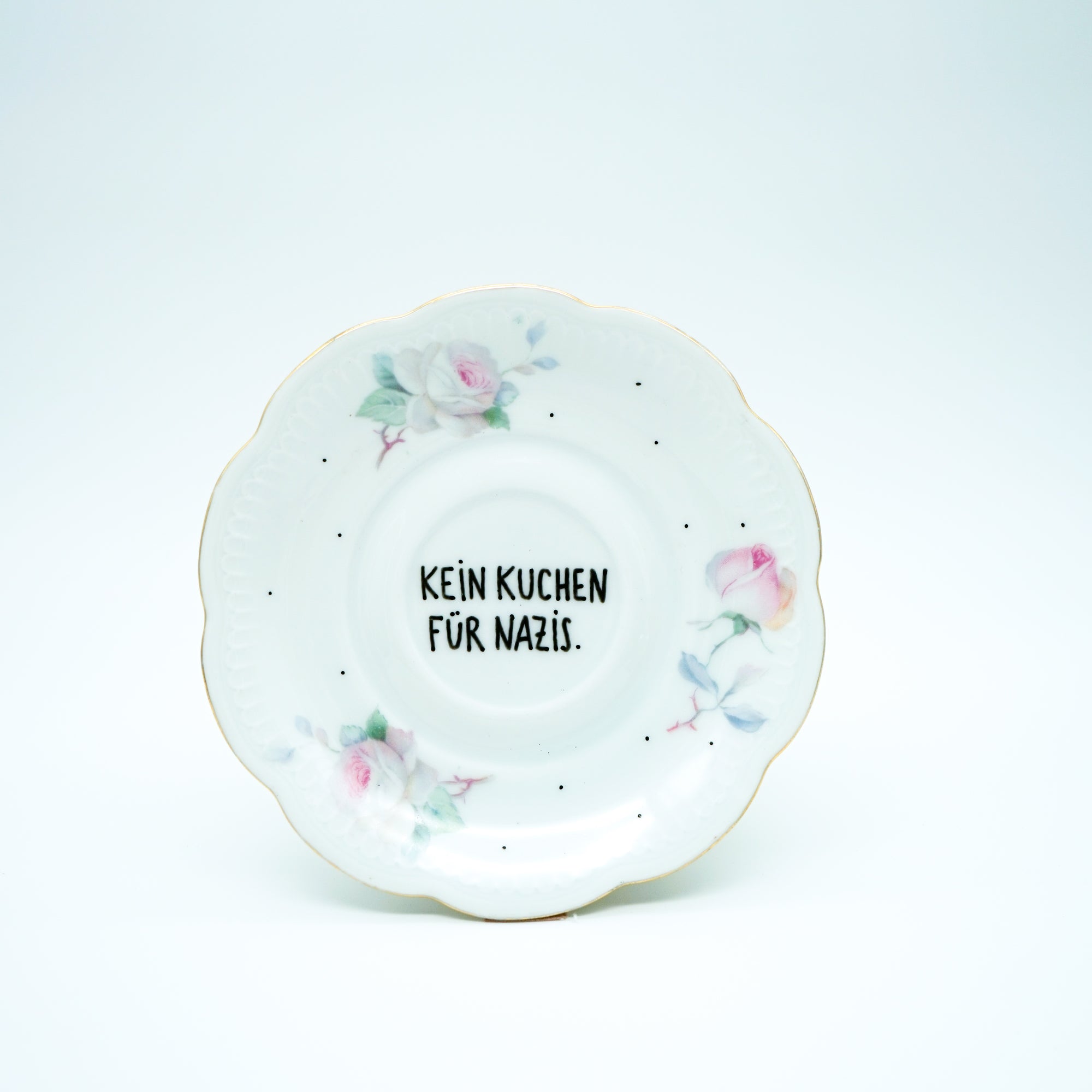 Wandteller small KEIN KUCHEN FÜR NAZIS "roses"