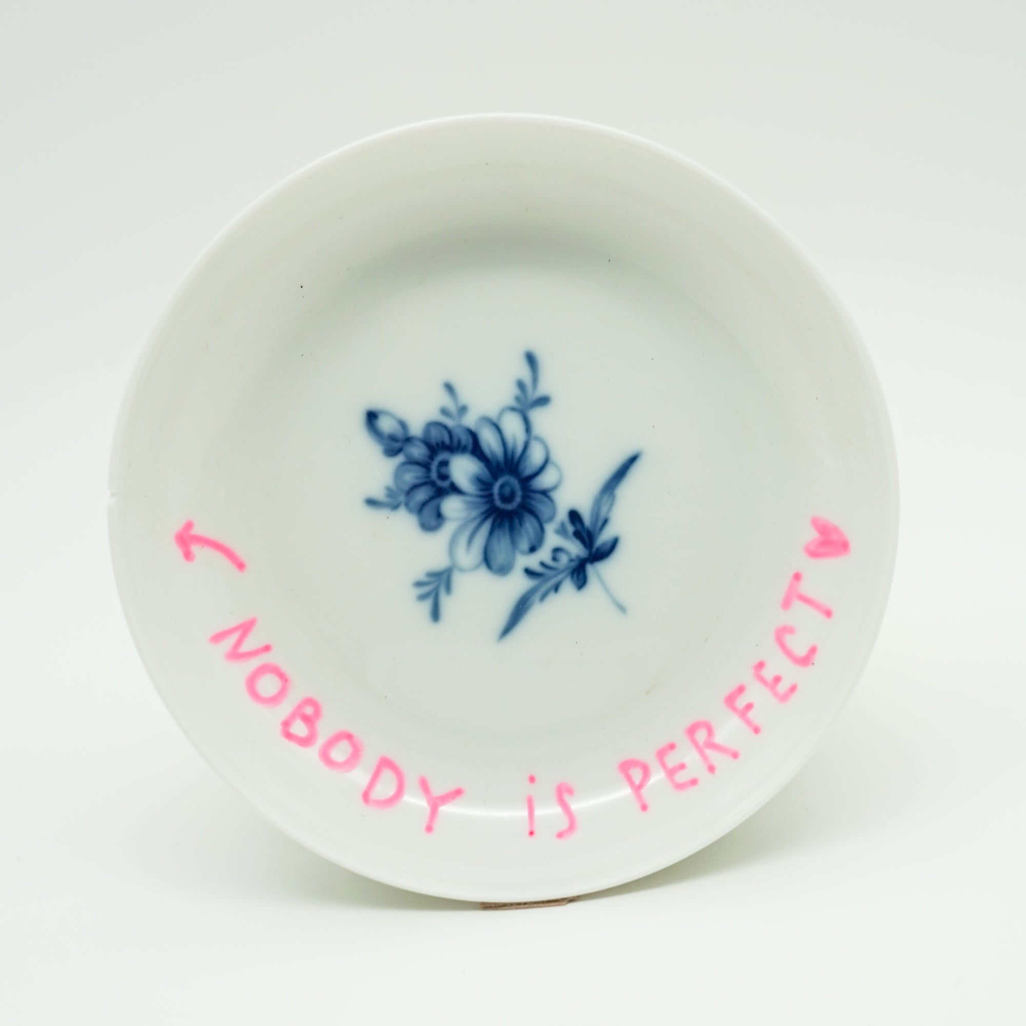 Wandteller mini NOBODY IS PERFECT "broke"