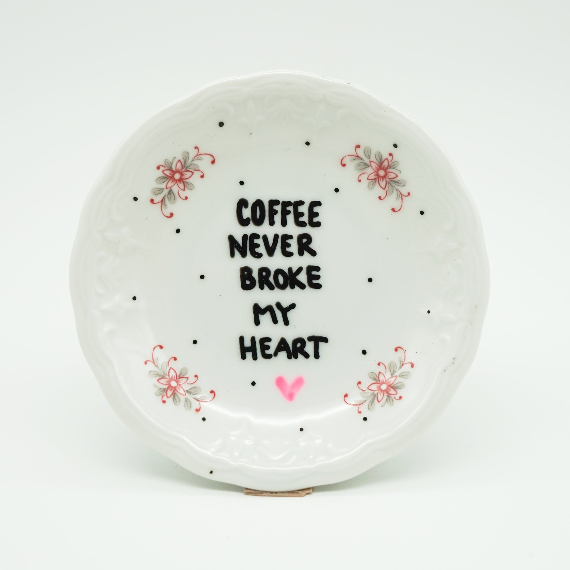 Wandteller mini COFFEE NEVER BROKE MY HEART "lovely"