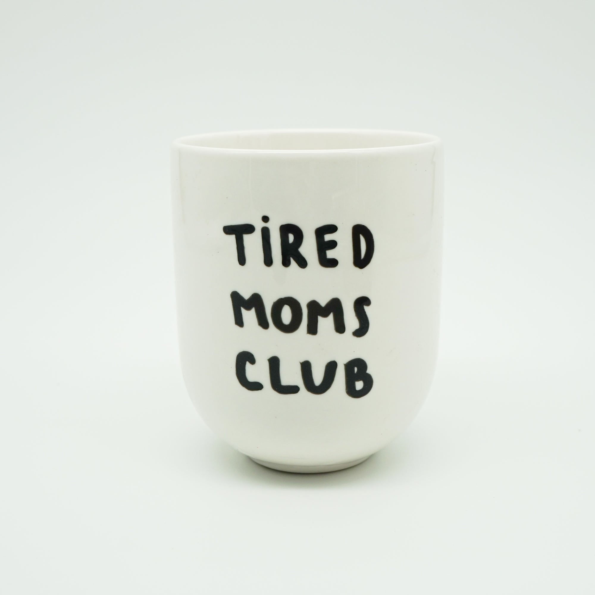 Porzellan Becher TIRED MOMS CLUB handbemalt LIMITED EDITION