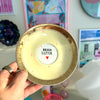 Vintage Wandteller "BRAIN SISTER" – handbemalte Statement-Wanddeko aus Porzellan