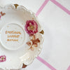 Vintage Wandteller „EMOTIONAL SUPPORT HUMAN“ – Handbemalte Statement-Wanddeko aus Porzellan
