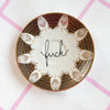 Vintage Wandteller „FUCK“ – Handbemalte Statement-Wanddeko aus Porzellan