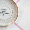 Vintage Wandteller „ICH GEH KURZ DURCHDREHN“ – Handbemalte Statement-Wanddeko aus Porzellan