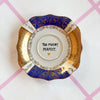 Vintage Wandteller „TOO MUCH? PERFECT.“ – handbemalte Statement-Wanddeko mit Gold & Blau aus Porzellan