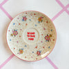 Vintage Wandteller „BE KIND TO YOUR MIND“ – handbemalte Statement-Wanddeko aus Porzellan