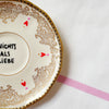 Vintage Wandteller „NICHTS ALS LIEBE“ – handbemalte Statement-Wanddeko aus Porzellan