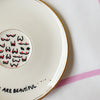 Vintage Wandteller „ALL BOOBS ARE BEAUTIFUL" – handbemalte Statement-Wanddeko aus Porzellan