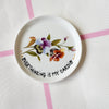 Vintage Wandteller „OVERTHINKING IS MY CARDIO" – handbemalte Statement-Wanddeko aus Porzellan