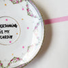 Vintage Wandteller „OVERTHINKING IS MY CARDIO" – handbemalte Statement-Wanddeko aus Porzellan