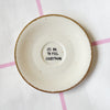 Vintage Wandteller „IT´S OK TO FEEL.EVERYTHING." – handbemalte Statement-Wanddeko aus Porzellan