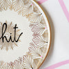 Vintage Wandteller „shit" – handbemalte Statement-Wanddeko aus Porzellan