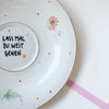 Vintage Wandteller „LASS MAL ZU WEIT GEHEN" – handbemalte Statement-Wanddeko aus Porzellan
