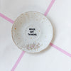 Vintage Wandteller „NEVER NOT THINKING" – handbemalte Statement-Wanddeko aus Porzellan