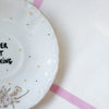 Vintage Wandteller „NEVER NOT THINKING" – handbemalte Statement-Wanddeko aus Porzellan