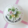 Vintage Dose "MEMORIES INSIDE" – handbemalte Statement Deko aus Porzellan