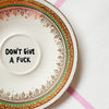 Vintage Wandteller "DON´T GIVE A FUCK" – handbemalte Statement-Wanddeko aus Porzellan