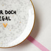 Vintage Wandteller "MIR DOCH EGAL" – handbemalte Statement-Wanddeko aus Porzellan