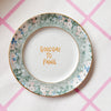 Vintage Wandteller "GOOD DAY TO PANIC" – handbemalte Statement-Wanddeko aus Porzellan