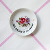 Vintage Wandteller "THIS KITCHEN IS FOR DANCING" – handbemalte Statement-Wanddeko aus Porzellan