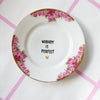 Vintage Wandteller "NOBODY IS PERFECT" – handbemalte Statement-Wanddeko aus Porzellan