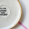 Vintage Wandteller "Please ask someone more motivated" – handbemalte Statement-Wanddeko aus Porzellan