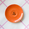 Vintage Wandteller "BUSY DOING NOTHING" – handbemalte Statement-Wanddeko aus Porzellan