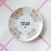 Vintage Wandteller "MORE AMOR POR FAVOR" – handbemalte Statement-Wanddeko aus Porzellan