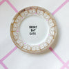 Vintage Wandteller "BROKE BUT CUTE" – handbemalte Statement-Wanddeko aus Porzellan