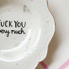 Vintage Wandteller "FUCK YOU VERY MUCH" – handbemalte Statement-Wanddeko aus Porzellan