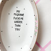 Vintage Wandteller "MY MIGRAINE FUCKS ME HARDER THAN YOU"– handbemalte Statement-Wanddeko aus Porzellan