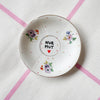 Vintage Wandteller "NUR MUT"– handbemalte Statement-Wanddeko aus Porzellan