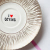 Vintage Wandteller "I <3 CRYING"– handbemalte Statement-Wanddeko aus Porzellan