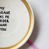 Vintage Wandteller "MY MIGRAINE FUCKS ME HARDER THAN YOU"– handbemalte Statement-Wanddeko aus Porzellan