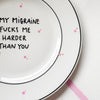 Vintage Wandteller "MY MIGRAINE FUCKS ME HARDER THAN YOU"– handbemalte Statement-Wanddeko aus Porzellan