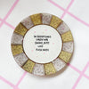 Vintage Wandteller "IN DIESEM HAUS SAGEN WIR DANKE,BITTE UND FUCK NAZIS." – handbemalte Statement-Wanddeko aus Porzellan