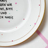 Vintage Wandteller "IN DIESEM HAUS SAGEN WIR DANKE,BITTE UND FUCK NAZIS." – handbemalte Statement-Wanddeko aus Porzellan