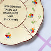 Vintage Wandteller "IN DIESEM HAUS SAGEN WIR DANKE,BITTE UND FUCK NAZIS." – handbemalte Statement-Wanddeko aus Porzellan