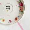 Vintage Wandteller "NUR MUT" – handbemalte Statement-Wanddeko aus Porzellan