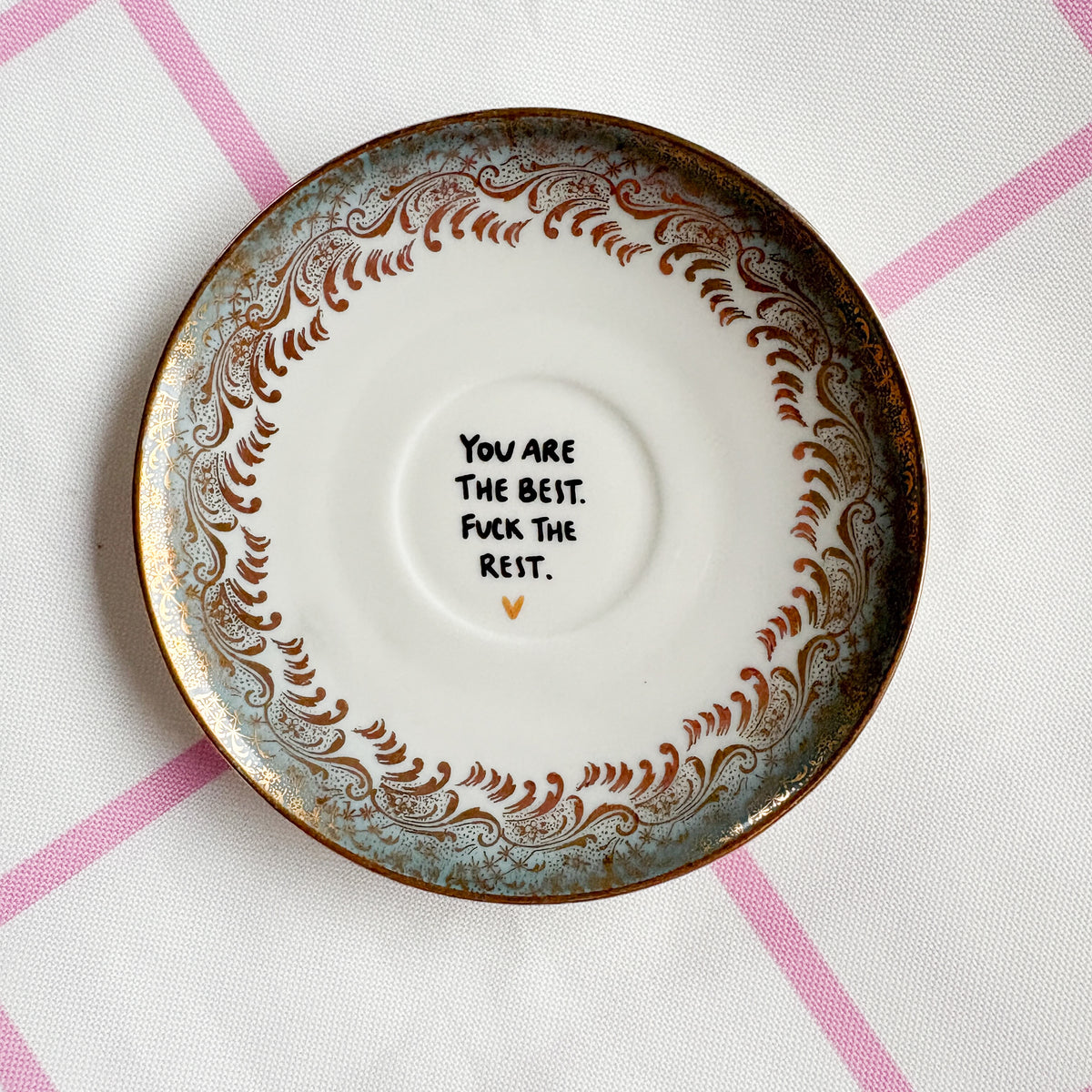Vintage Wandteller "YOU ARE THE BEST.FUCK THE REST." – handbemalte Statement-Wanddeko aus Porzellan