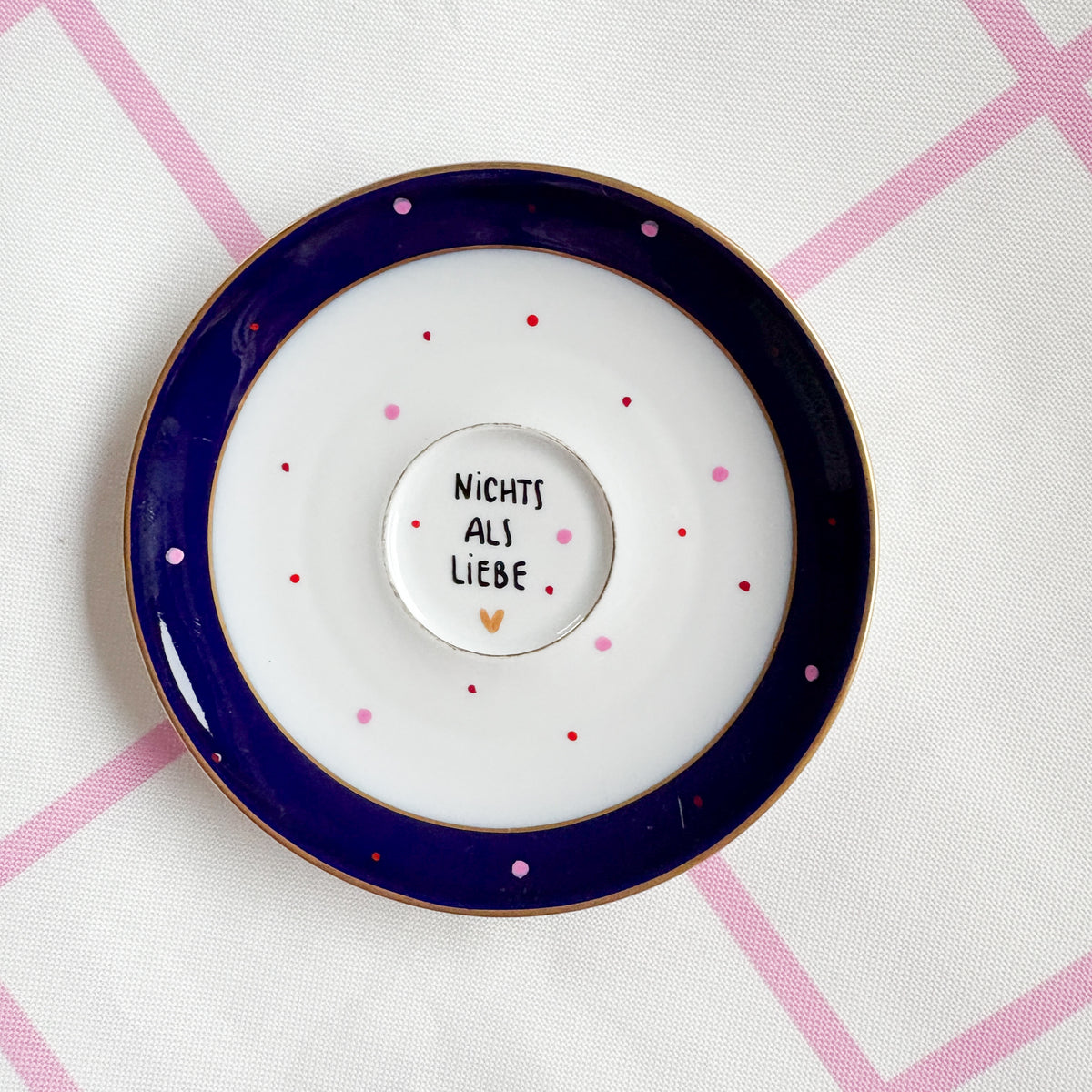 Vintage Wandteller "NICHT ALS LIEBE" – handbemalte Statement-Wanddeko aus Porzellan