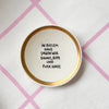 Vintage Wandteller "IN DIESEM HAUS SAGEN WIR DANKE, BITTE UND FUCK NAZIS" – handbemalte Statement-Wanddeko aus Porzellan