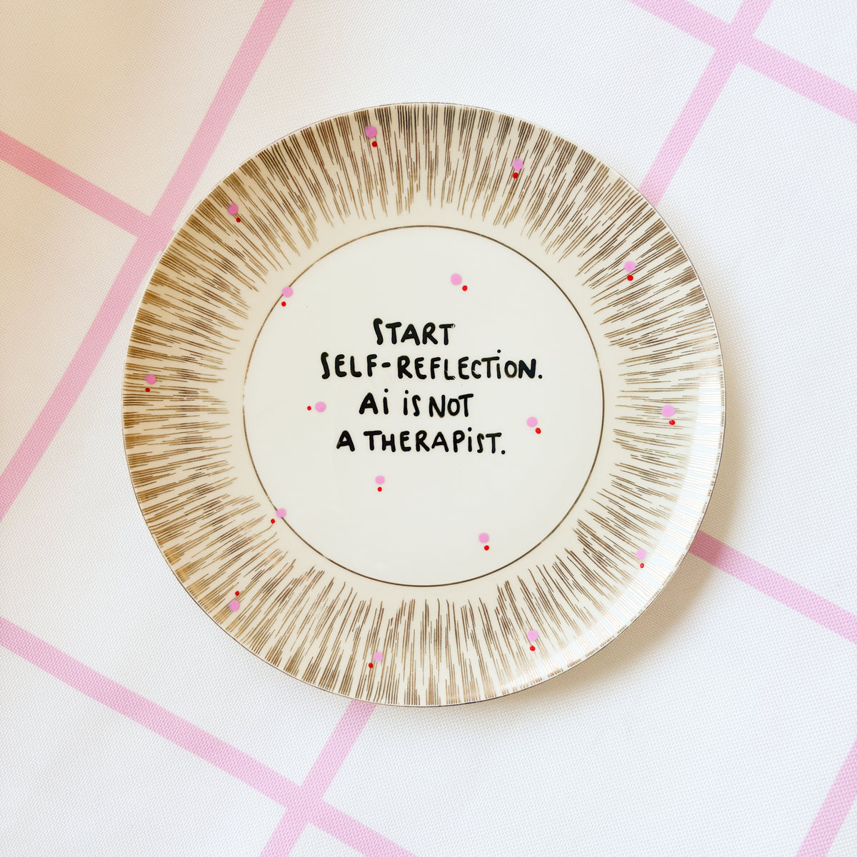Vintage Wandteller "START SELF-REFLECTION.AI IS NOT A THERAPIST." – handbemalte Statement-Wanddeko aus Porzellan