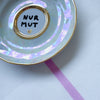 Vintage Wandteller "NUR MUT" – handbemalte Statement-Wanddeko aus Porzellan