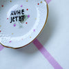 Vintage Wandteller "RUHE JETZT" – handbemalte Statement-Wanddeko aus Porzellan