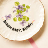 Vintage Wandteller "BLOOM, BABY BLOOM“– handbemalte Statement-Wanddeko aus Porzellan