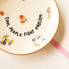 Vintage Wandteller "COOL PEOPLE FIGHT FACISM"– handbemalte Statement-Wanddeko aus Porzellan