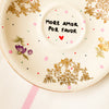 Vintage Wandteller "MORE AMOR POR FAVOR"– handbemalte Statement-Wanddeko aus Porzellan
