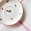Vintage Wandteller "nö"– handbemalte Statement-Wanddeko aus Porzellan
