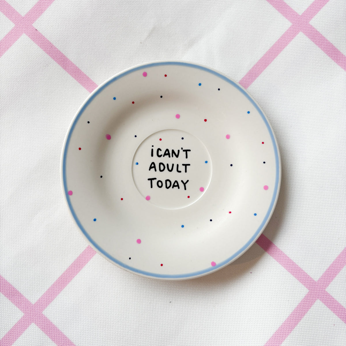 Vintage Wandteller "I CAN´T ADULT TODAY"– handbemalte Statement-Wanddeko aus Porzellan
